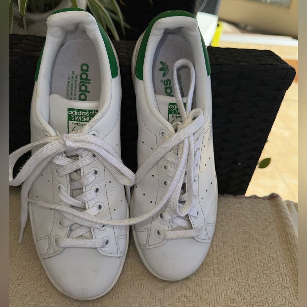 Adidas Stan Smith iconic Green /white tennis Shoes women’s sz 8